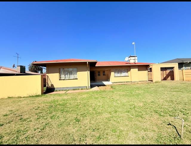 3 BEDROOM HOUSE FOR SALE IN VANDERBIJLPARK CW 4